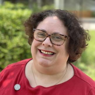 Headshot of Gillian Silver